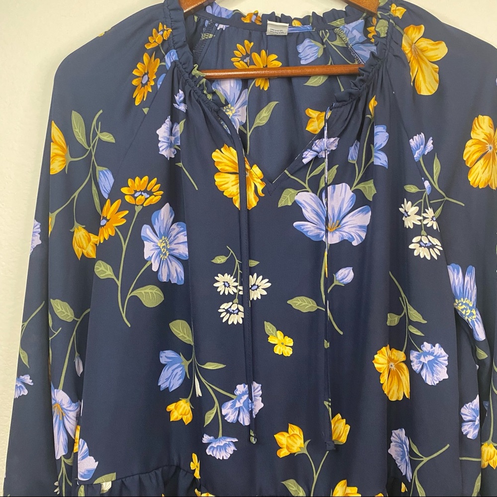 OLD NAVY Smocked Navy Floral Blouse Size Medium - Picture 2 of 8